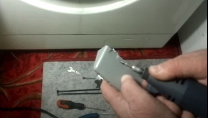 We cut out oblong holes with an engraver