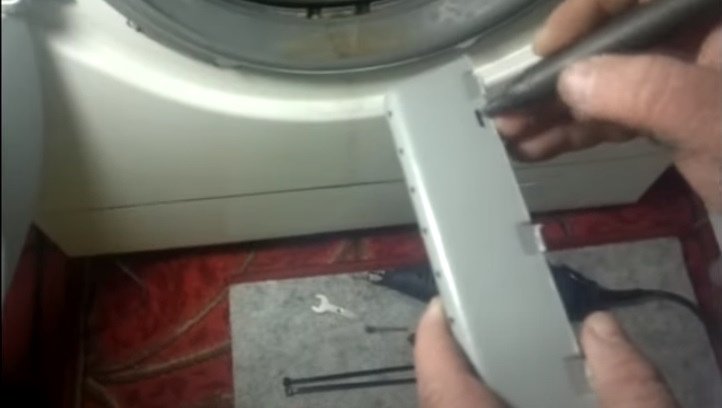 we make marks on the edge with a marker