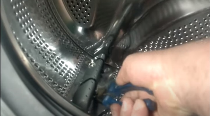 we cut the ends of the clamps with nippers