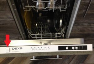 Включване на съдомиялната машина Dexp