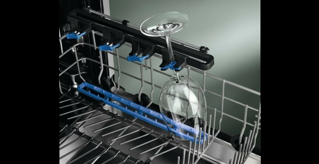 How to place glasses in a dishwasher