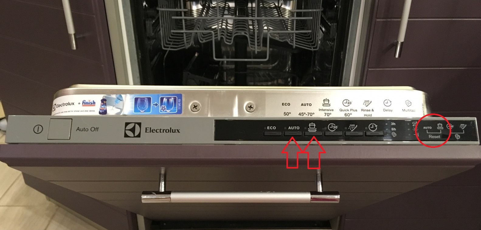 Which buttons reset the Electrolux dishwasher?
