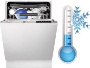 Защо съдомиялната ми машина използва студена вода?