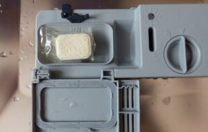 Отделение за таблетки и препарат на съдомиялната машина не се отваря.