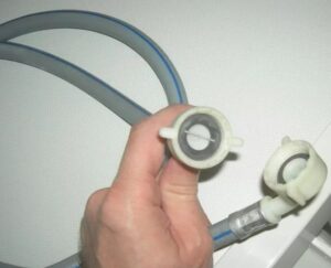 Диаметърът на резбата на маркуча за свързване на съдомиялната машина към водоснабдяването