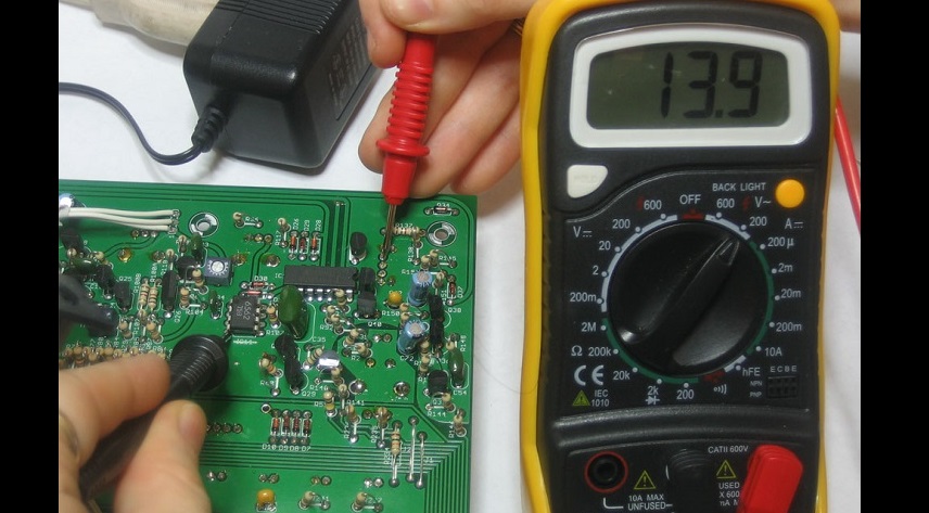 Checking the LG washing machine's circuit board with a multimeter