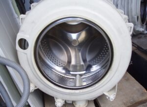 Плюсове и минуси на пластмасов резервоар за пералня Плюсове и минуси на пластмасов резервоар за пералня