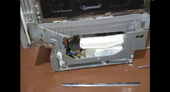 Aquastop sensor in the dishwasher tray