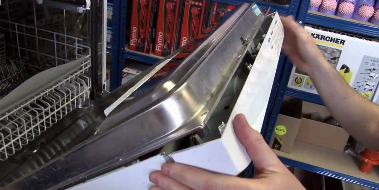 Let's open the Bosch dishwasher door