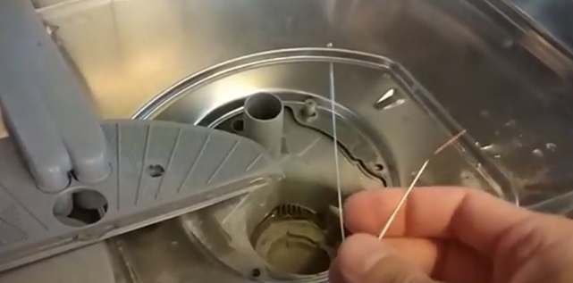 We take a wire for installing the PMM seal