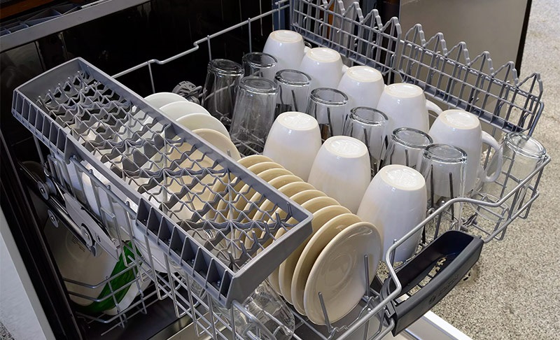 How to load small dishes into a dishwasher