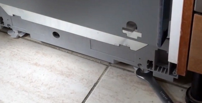 tighten the legs of the dishwasher