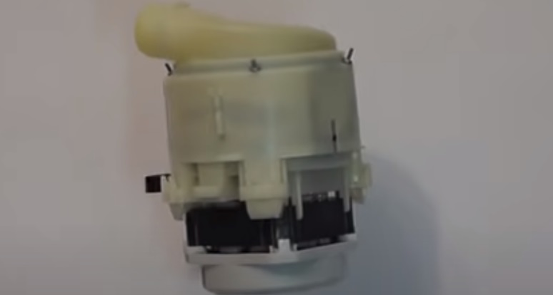 Assembling a PMM circulation pump