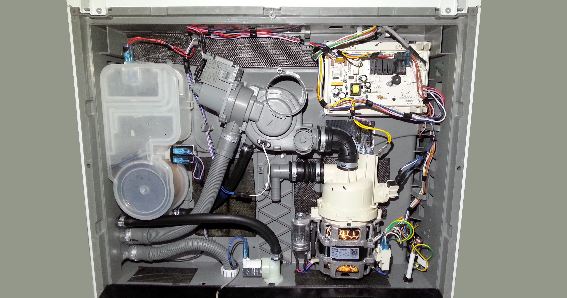 the bottom of the Midea dishwasher