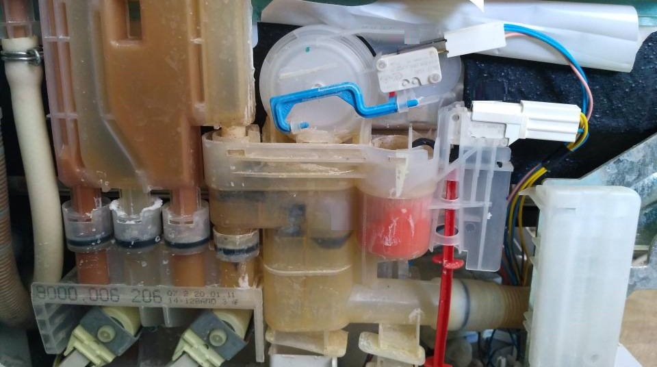 short-circuits the dishwasher leak sensor