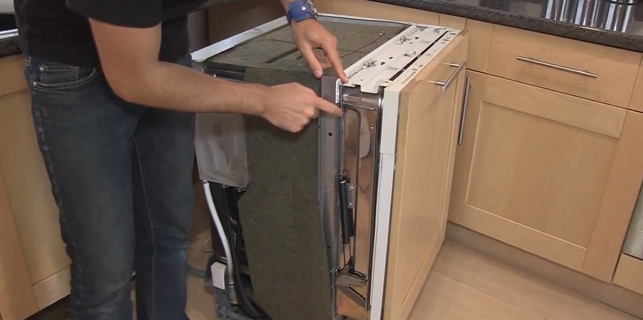 We remove the soundproofing material from the side walls of the dishwasher
