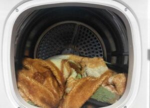 Drying a blanket in a tumble dryer