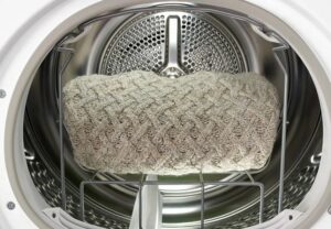 Drying woolen items in a tumble dryer