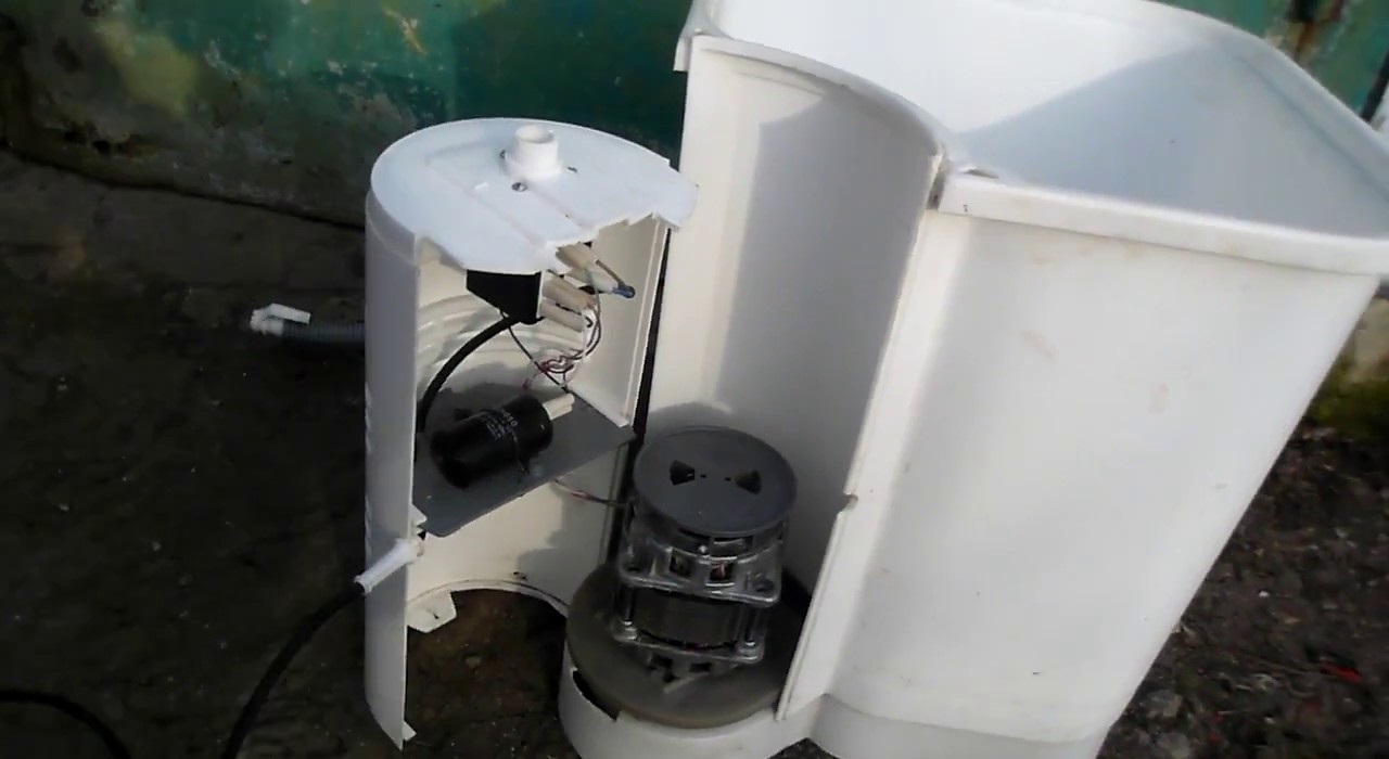 Removing the Fairy washing machine motor cover