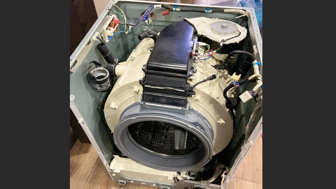 disassembled Biryusa car