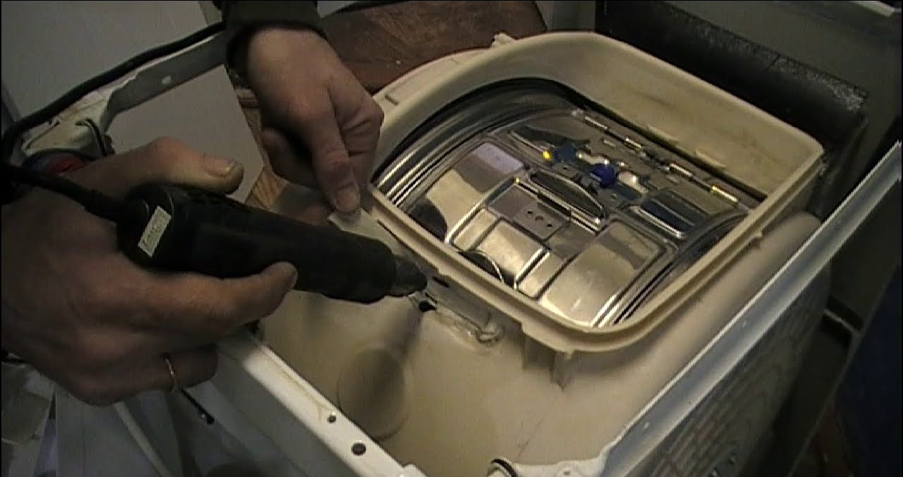 Removing the top panel of a top-loading machine