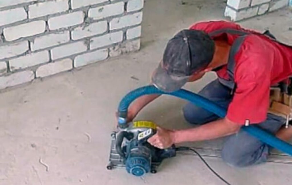 we're cutting a groove in the floor for the pipe