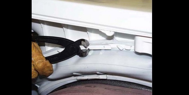 We remove the cuff clamps with nippers