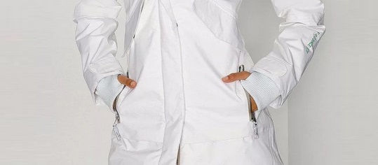 We check that the pockets are empty.