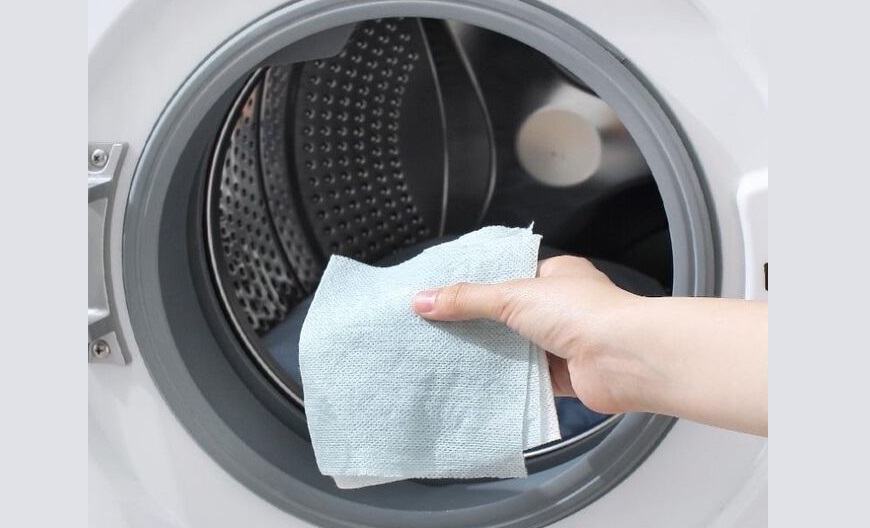 Magnetic napkins for washing clothes