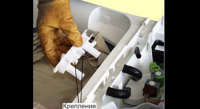 remove the water distributor by removing the fastener