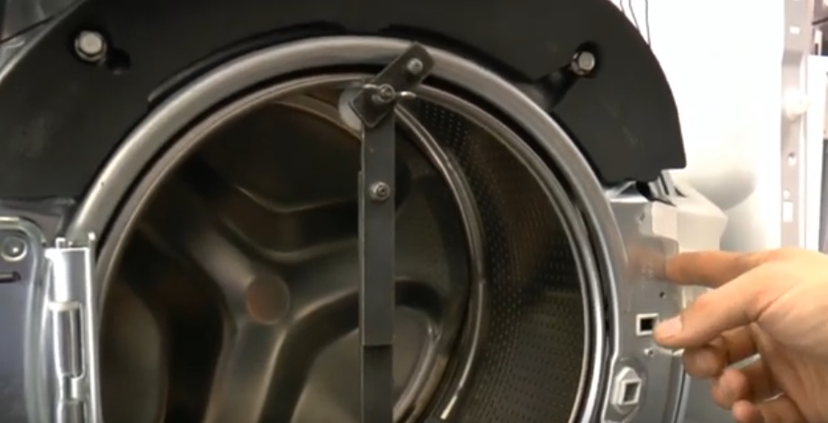 installation of the rim and counterweight