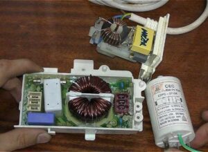 Къде се намира захранващият филтър в пералнята?