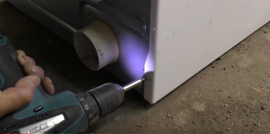 We dismantle the side walls of the washing machine