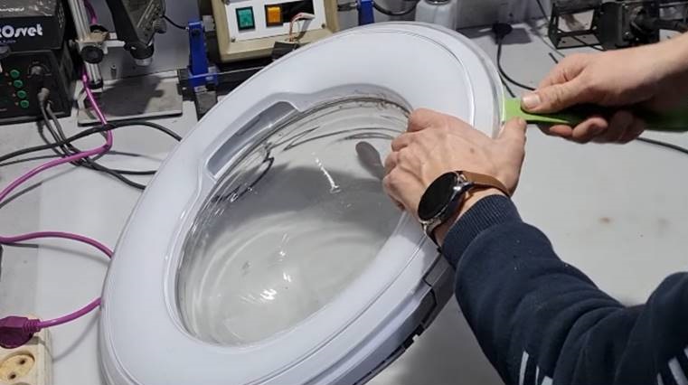 we separate the door halves with a plastic spatula