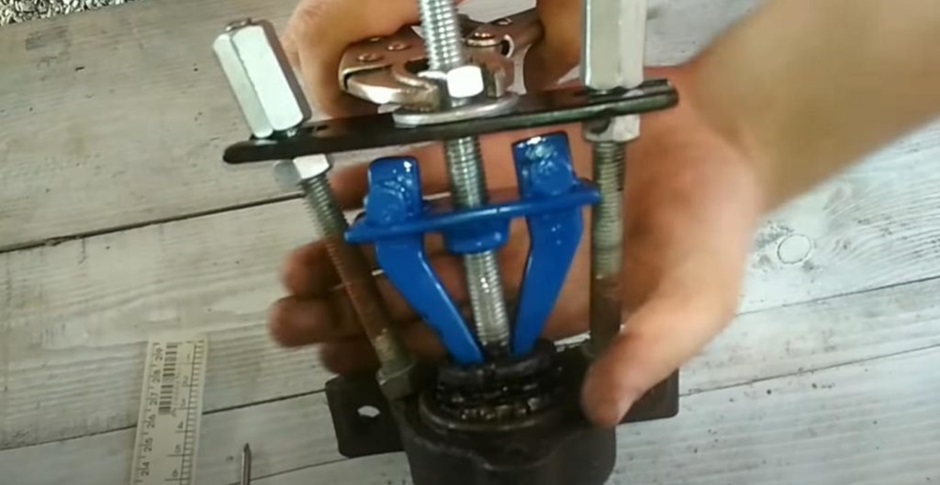A ready-made homemade bearing puller