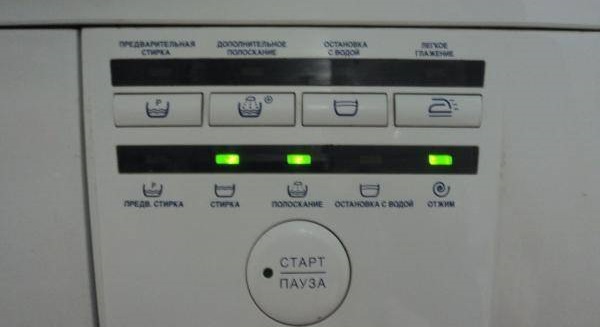 How do the indicators show error codes on an Atlant washing machine?