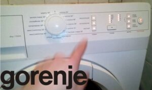 Всички лампички на пералнята ми Gorenje мигат.